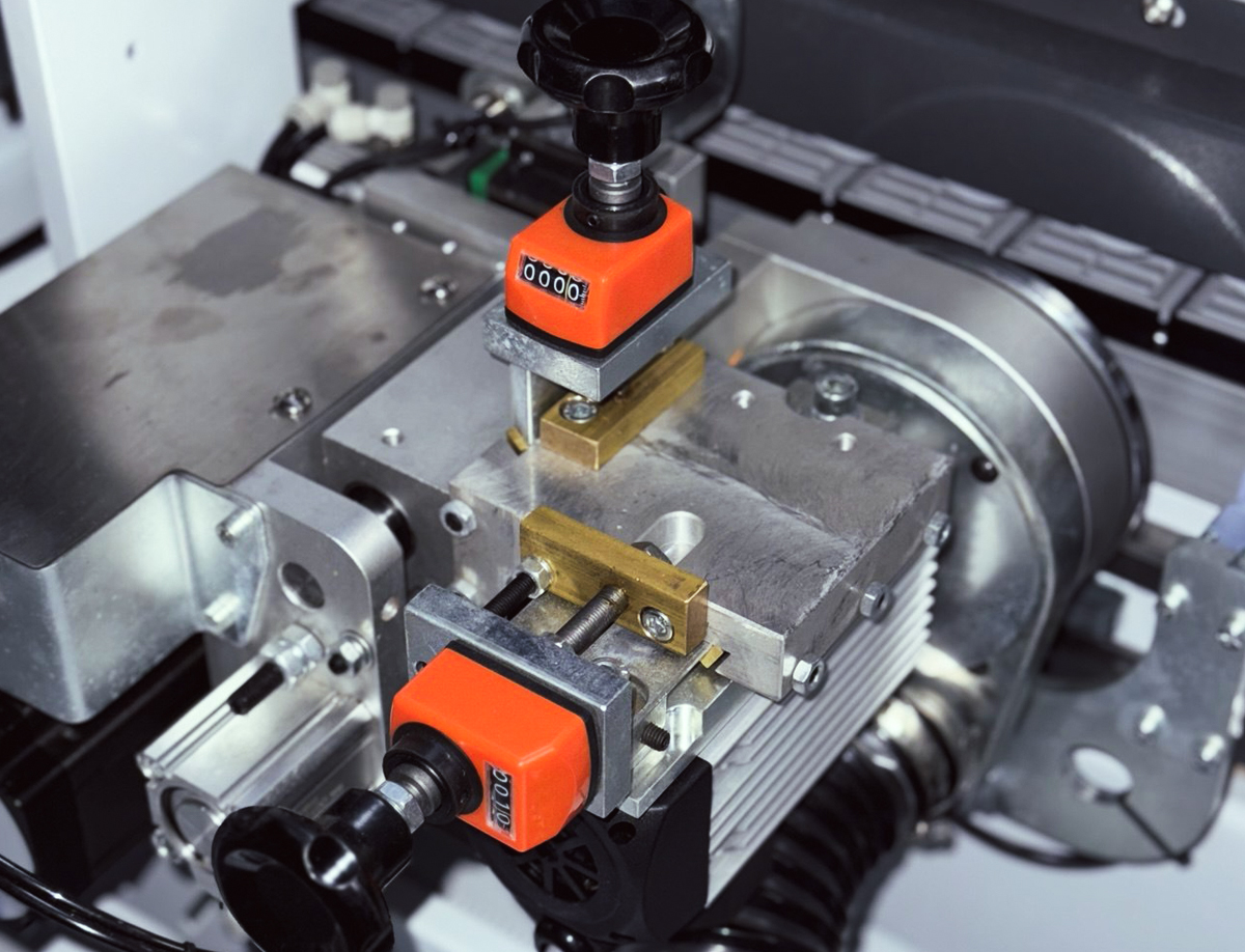 CORNER TRIM | E-LINE 801 | Woodworking Machinery Ontario - CMT Group
