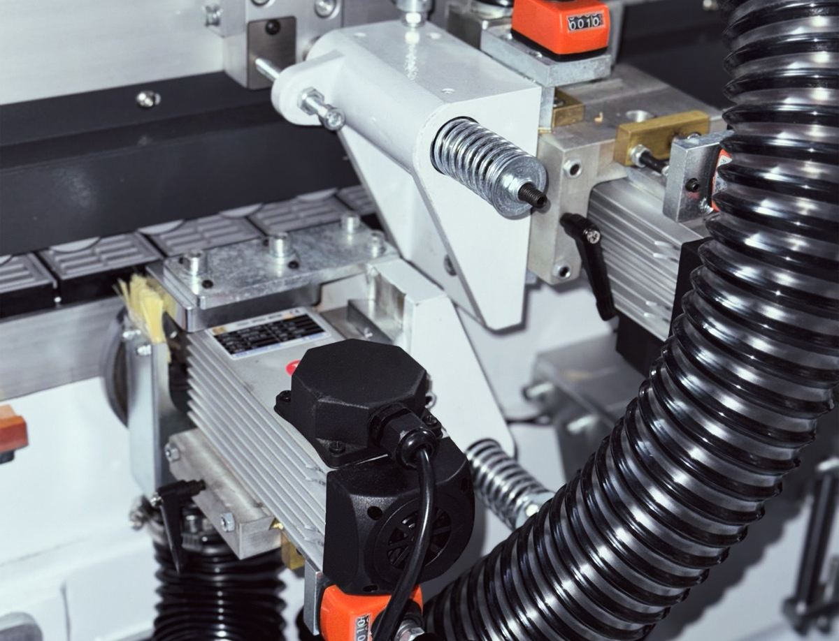 FINE TRIMMING | E-LINE 801 | Woodworking Machinery Ontario - CMT Group